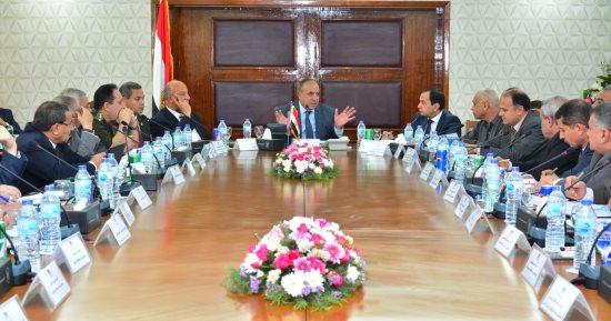 وزير التنمية المحلية يبحث استرداد أراضى الدولة مع سكرتيرى عموم المحافظات