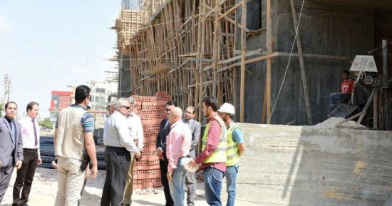صور.. محافظ الشرقية يتفقد أعمال انشاء مستشفى الطوارئ ومحور المنسترلى