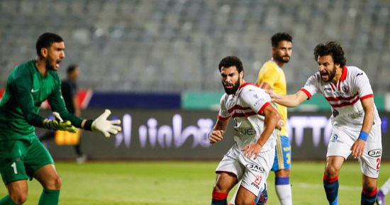 فيديو.. معروف يوسف يغادر ملعب برج العرب مصابا فى مباراة الزمالك والإسماعيلى