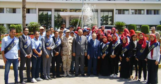 وفد جامعة الأزهر يزور مصابى العمليات العسكرية بمستشفى المعادى