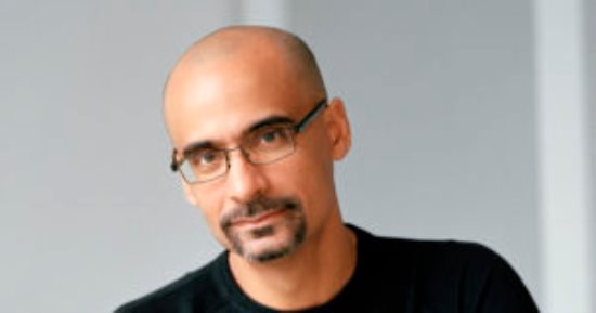 صور.. تعرف على الروائى الأمريكى جونو دياز بعد اتهامه بالتحرش