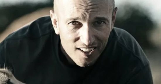 زرافة تقتل مخرجا سينمائيا بجنوب إفريقيا أثناء تصوير فيلم "Premium Nanny 2"