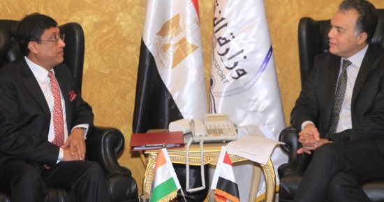 وزير النقل يستقبل السفير الهندى للتعاون فى مشروعات السكة الحديد والموانئ