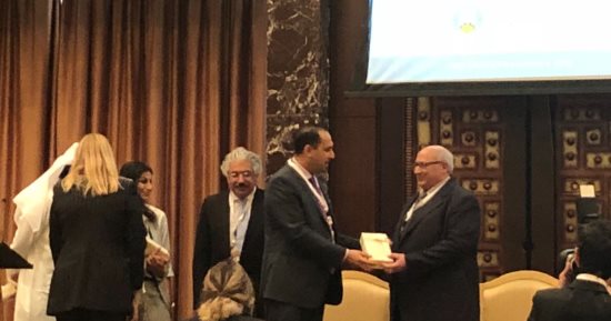 جامعة عجمان بالإمارات تكرم رئيس جامعة عين شمس