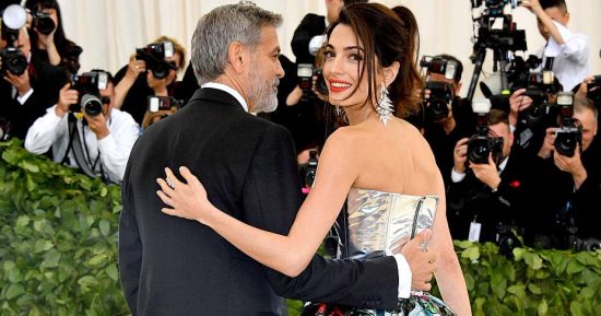 جورج كلونى مازحا: أمل مكثت "ساعة" تتجهز لحفل Met Gala