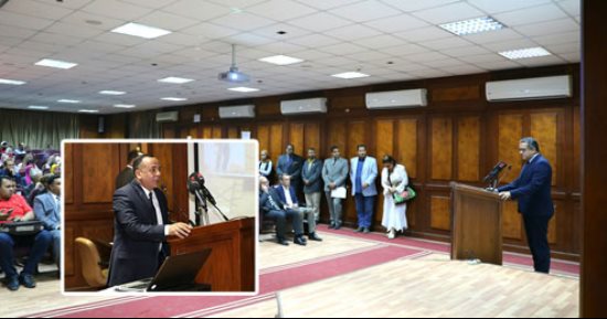 وزير الآثار : حريصون على وجود البعثات الأجنبية.. ويؤكد: أكثر من 250 بعثة تعمل فى مصر و"الجدية" شرط بقائها.. خالد العنانى: البحث عن مقبرة نفرتيتى لم ينته.. وجامعة القاهرة تستعد للإعلان عن كشف جديد