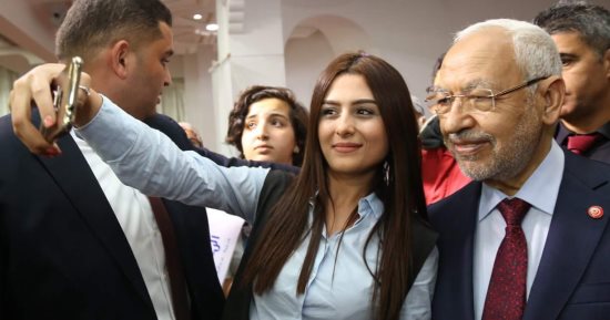 ابنة الغنوشى: النهضة فازت فى بلديات تونس بانفتاحها على غير المحجبات