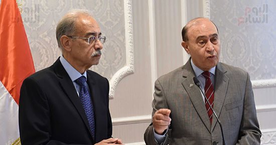مهاب مميش: قناة السويس تستوعب 11% من التجارة العالمية ونعمل على التطوير - صور
