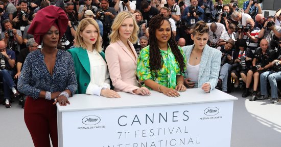 شاهد.. أعضاء لجنة تحكيم مهرجان كان السينمائى قبل ساعات من الـRED CARPET