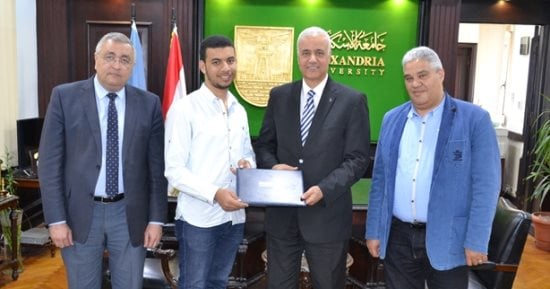 رئيس جامعة الإسكندرية يكرم الطلاب مسابقة "Lion Follower" Competition"