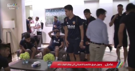 وصول بعثة فالنسيا إلى السعودية للمشاركة فى مهرجان فهد الهريفى.. فيديو