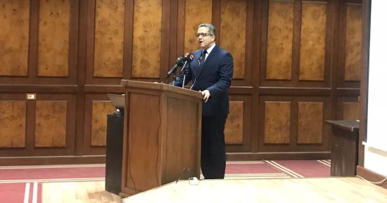 وزير الآثار يطالب جامعة القاهرة بافتتاح قسم للحفائر