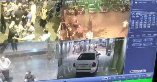 فيديو.. شابان يتحرشان بفتاة ويتعديان عليها بالضرب والسباب فى وسط البلد