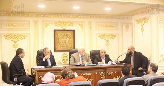 بدء اجتماع "شكاوى البرلمان" لمناقشة 18 اقتراحا برغبة حول خدمات الدوائر - صور