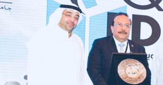 تكريم رئيس جامعة طنطا فى "ملتقى الكويت للتعليم"‎