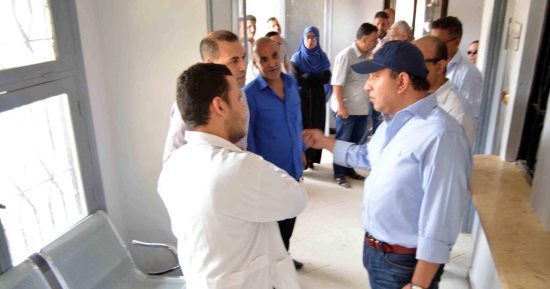 محافظ الأقصر يحيل مسئول كنترول وفنى وصيدلى للتحقيق لمخالفاتهم القانون