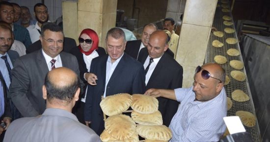 صور.. أول تجربة لإنتاج الخبز من الأرز والشعير والبطاطا