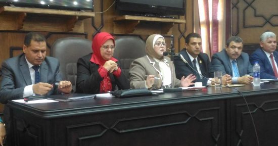صور.. وكيل "تعليم كفر الشيخ" تلتقى برؤساء لجان "الإعدادية" وتحذر من الغش