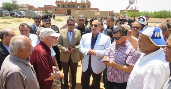 صور.. محافظ الإسماعيلية ومدير الأمن يشرفان على تنفيذ حملة إزالات