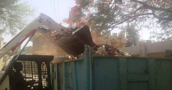 صور..محافظ سوهاج: رفع القمامة من الطريق السريع والمرشح بقرية العتامنة بطما