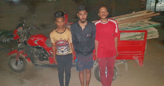 القبض على 3 عاطلين وراء سرقة أبواب مقابر "أم بطاطا" وبيعها بحلوان