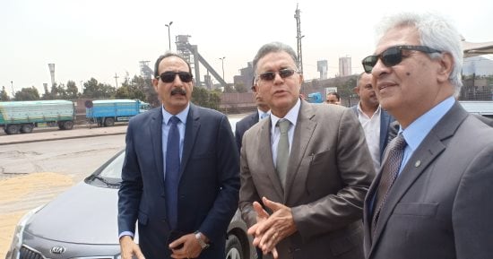 وزير النقل ومحافظ جنوب سيناء يستقبلان الحجاج ويفتتحان تطوير منفذ طابا اليوم