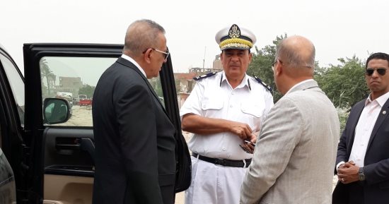 محافظ الجيزة يقود حملة لاسترداد أراضى الدولة بالصف