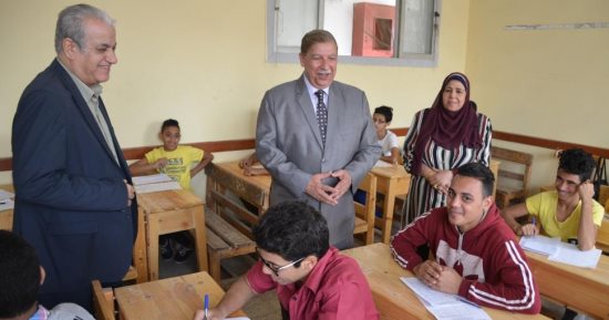 محافظ الإسماعيلية يتفقد لجان امتحانات نهاية العام للشهادة الإعدادية