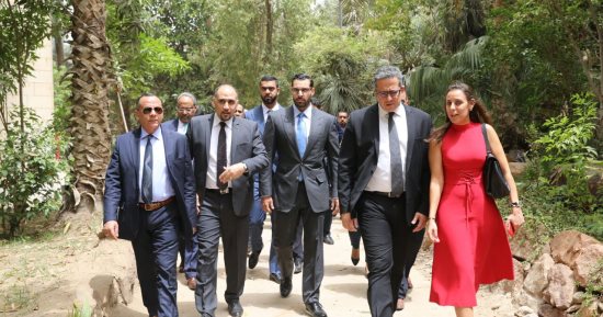 وزير الآثار يصطحب رئيس دائرة أبو ظبى للسياحة والثقافة فى جولة بقصر محمد على