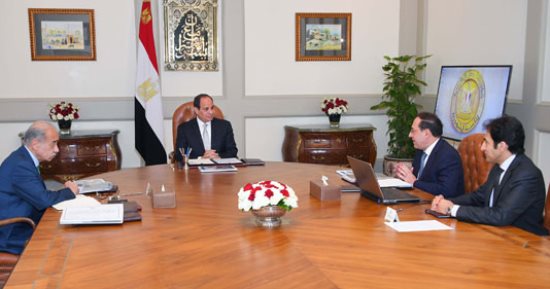 السيسي يستعرض استكشافات البترول ويوجه بالإسراع فى توصيل الغاز للمنازل