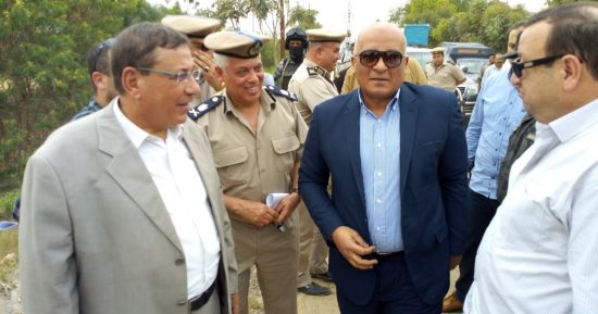 صور.. مدير أمن البحيرة يقود حملة لإزالة تعديات على 228 فدانا بوادى النطرون