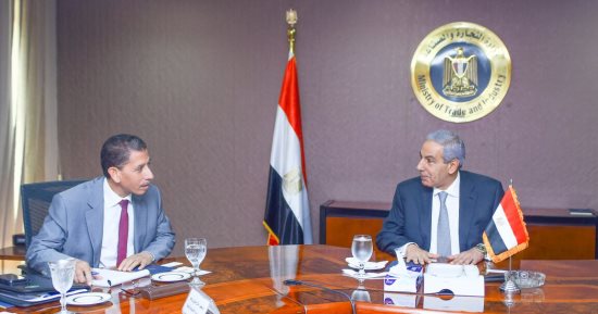 وزير التجارة يبحث مع "النقد العربى" آليات تمويل المشروعات الصغيرة والمتوسطة