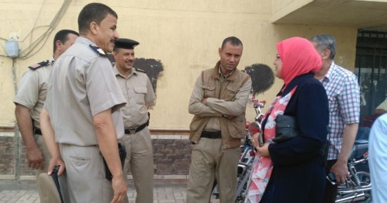 صور.. وكيل تعليم كفر الشيخ تتابع تسليم امتحانات الإعدادية العامة والمهنية