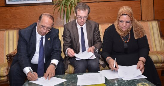 رئيس جامعة أسيوط يوقع اتفاقية تعاون مع جامعة مونبلييه الفرنسية