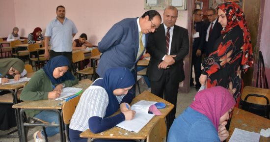  محافظ الدقهلية يتفقد امتحانات الشهادة الإعدادية