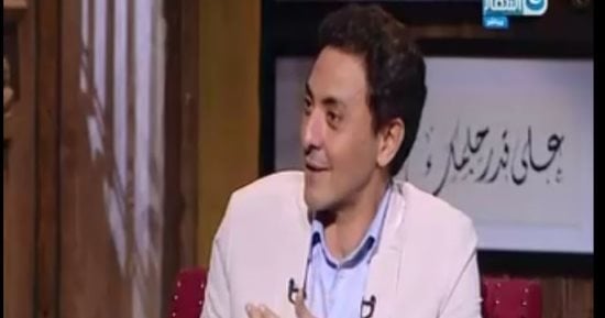 فتحي عبد الوهاب: لا أقبل عملا فنيا لا يلامس أفكارى