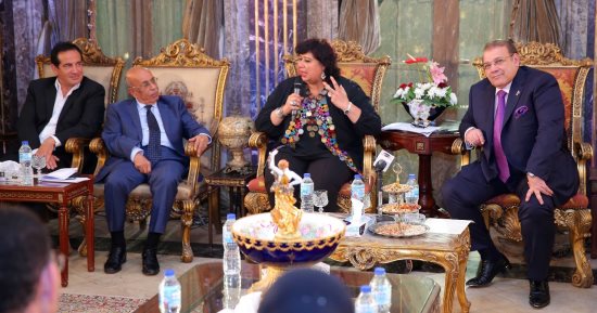 صور..  إيناس عبد الدايم وحسن راتب ومفيد شهاب ومحمد ثروت على شاشة المحور الليلة