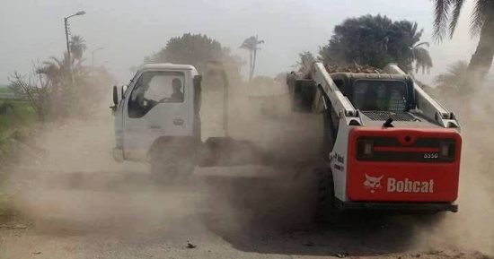 صور.. محافظ سوهاج : رفع 52 طن من القمامة والمخلفات الصلبة بقرية برديس