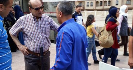 صور.. رئيس شركة الخدمات بالسكة الحديد يتفقد محطة كفر الشيخ