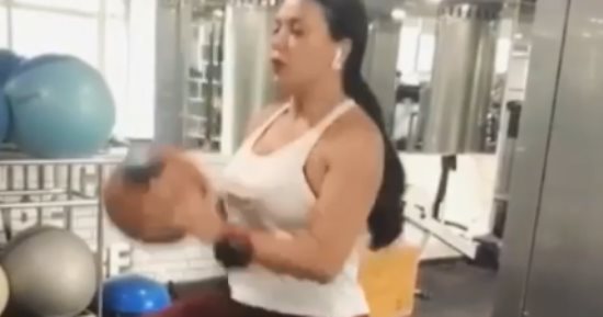 رانيا يوسف فى الجيم بعد زيادة وزنها 5 كيلو.. وتعلق: استنونى آخر رمضان 