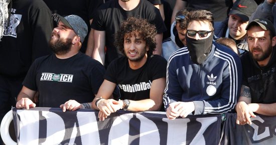 عمرو وردة يؤازر باوك من المدرجات فى نهائى كأس اليونان