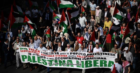 صور.. مسيرة حاشدة فى روما تضامنا مع الشعب الفلسطينى