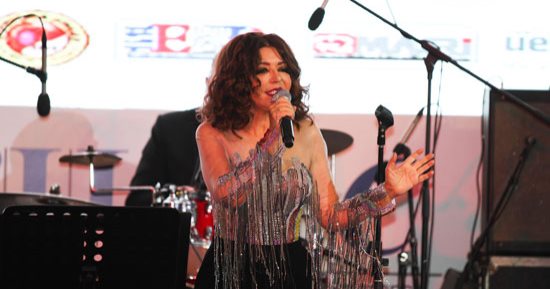 صور.. سميرة سعيد لمرضى السرطان: "أنا جاية مخصوص علشان أسعدكم"