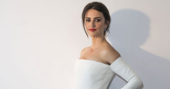 شاهد خطوات تنفيذ فستان بينلوبى كروز بحفل Swarovski فى "كان"