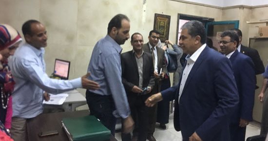 صور.. الدكتور خالد فهمى يتفقد جهاز شئون البيئة بأسيوط للاطمئنان على سير العمل