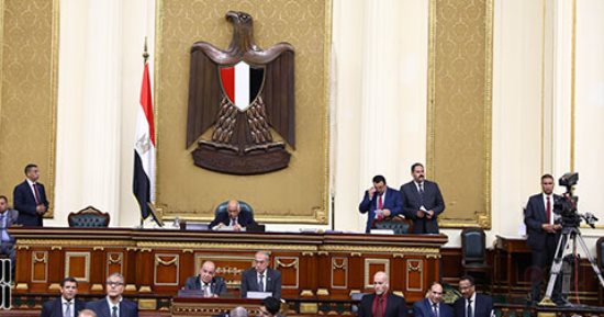 البرلمان يوافق على قانون التجارب السريرية والبحوث الإكلينيكية فى مجموعه