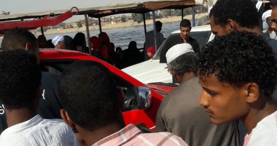 صور.. قارئ يشكو من تعطل العبارات فى بنبان دراو بأسوان