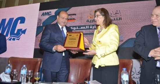 صور.. اللواء علاء أبو زيد يحصد جائزة التميز كأفضل محافظ