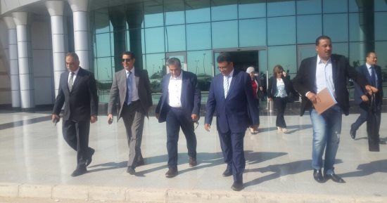 وزير البيئة ومحافظ أسيوط يناقشان منظومة المخلفات الصلبة 