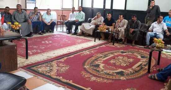 رئيس مدينة بئر العبد يبحث مشاكل المواطنين بلقاء مع الشباب وأمناء الأحزاب(صور)